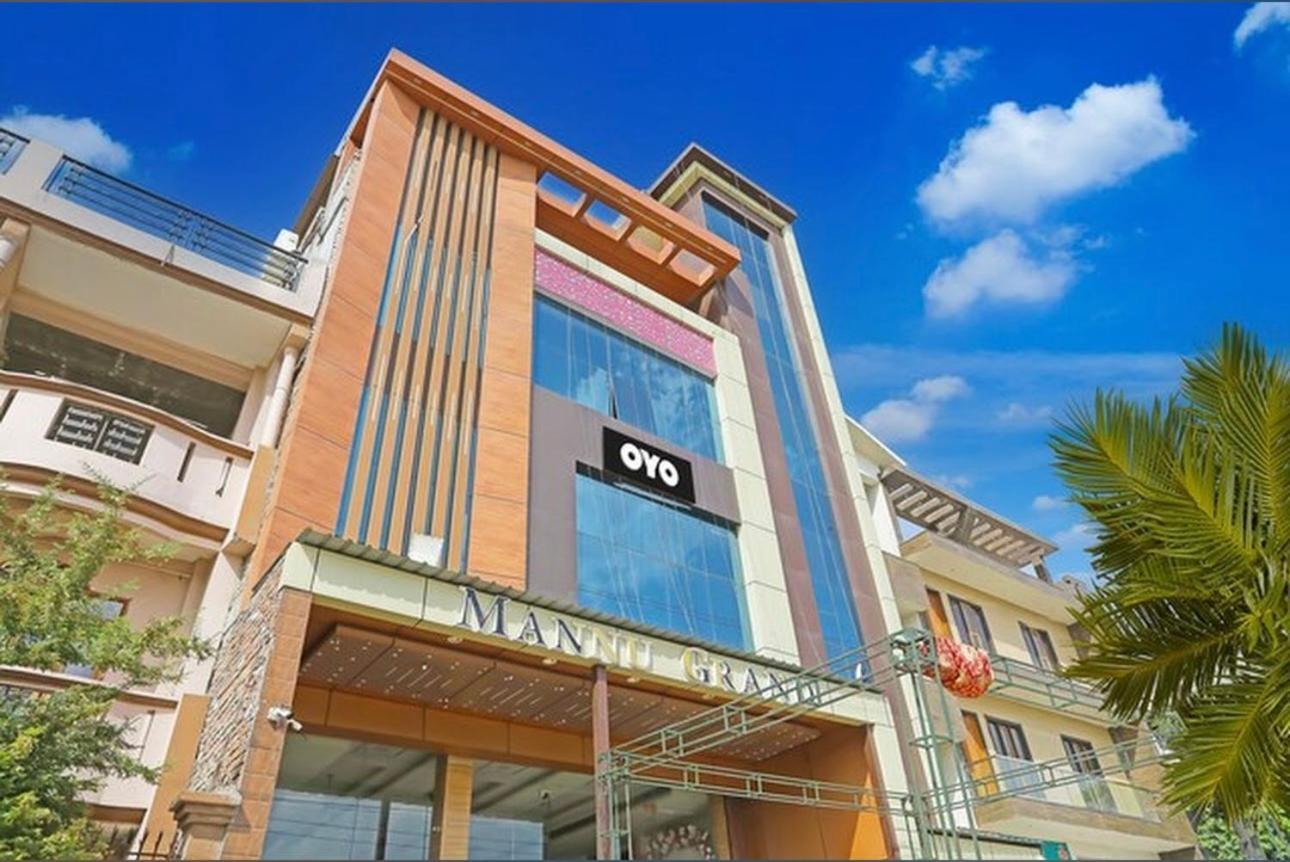 Hotel Mannu Grand Kánpur Exteriér fotografie