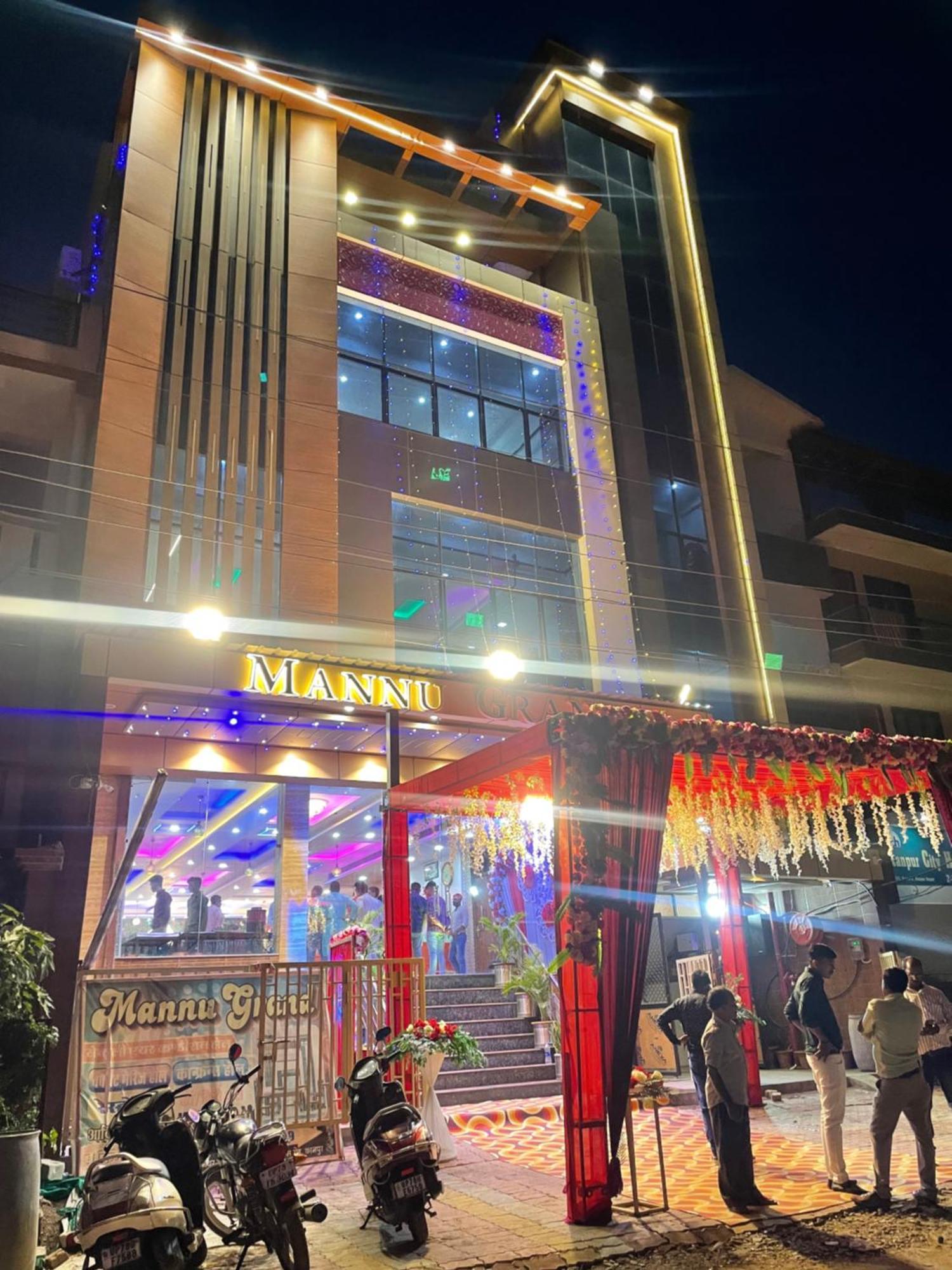 Hotel Mannu Grand Kánpur Exteriér fotografie